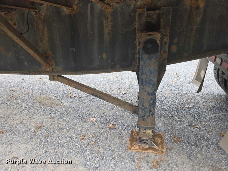 image for item DT4583 2003 Utility flatbed trailer