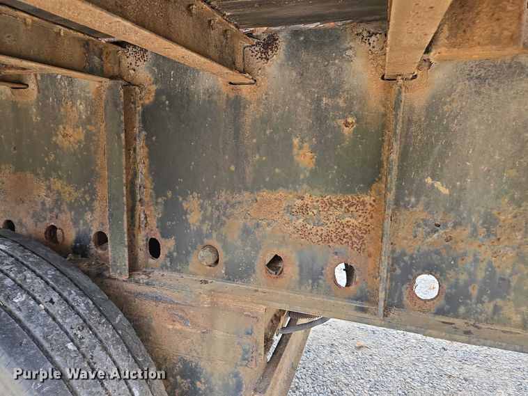 image for item DT4583 2003 Utility flatbed trailer