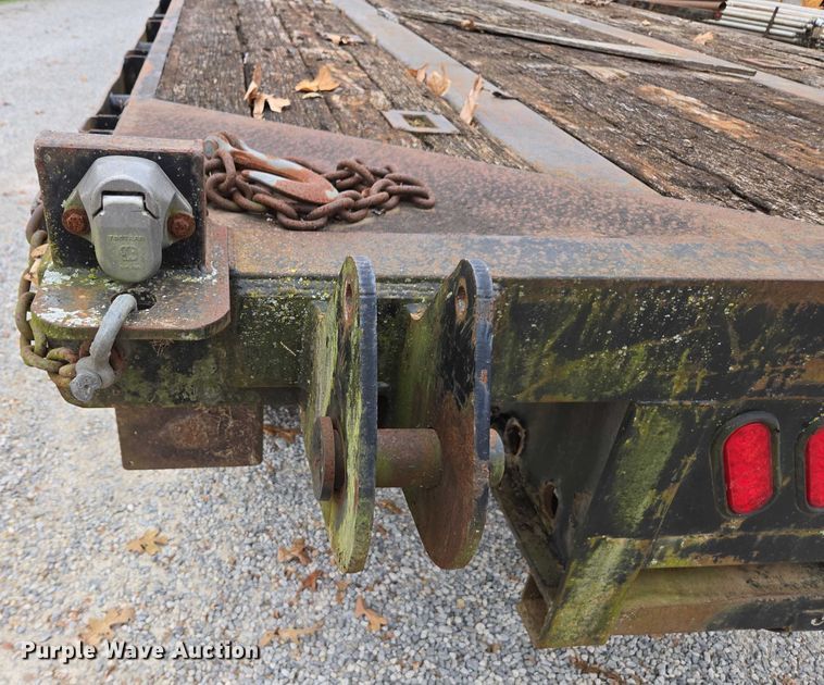 image for item DT4583 2003 Utility flatbed trailer