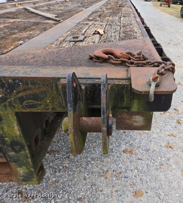 image for item DT4583 2003 Utility flatbed trailer