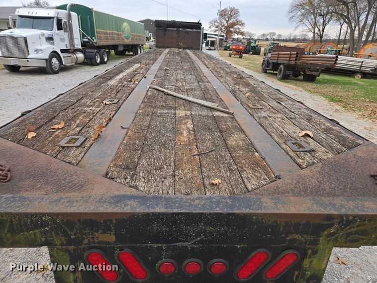 image for item DT4583 2003 Utility flatbed trailer