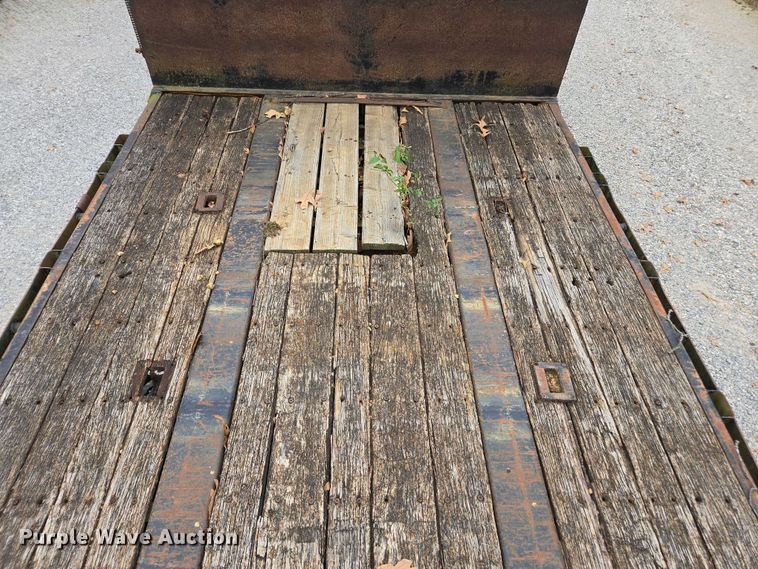 image for item DT4583 2003 Utility flatbed trailer