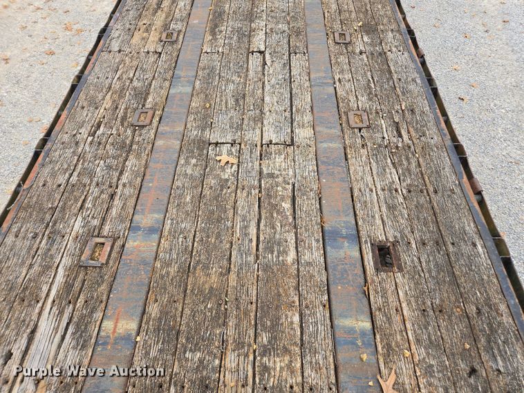 image for item DT4583 2003 Utility flatbed trailer