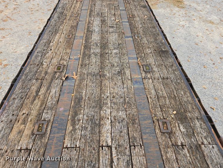 image for item DT4583 2003 Utility flatbed trailer