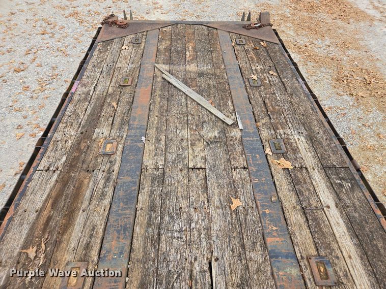 image for item DT4583 2003 Utility flatbed trailer