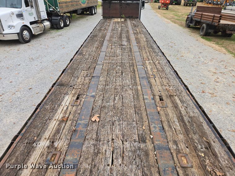 image for item DT4583 2003 Utility flatbed trailer