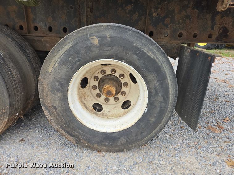 image for item DT4583 2003 Utility flatbed trailer