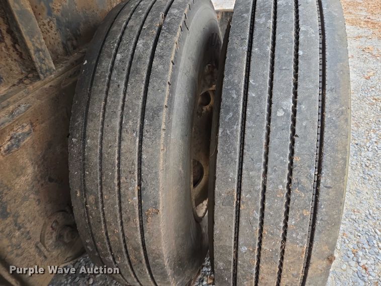 image for item DT4583 2003 Utility flatbed trailer