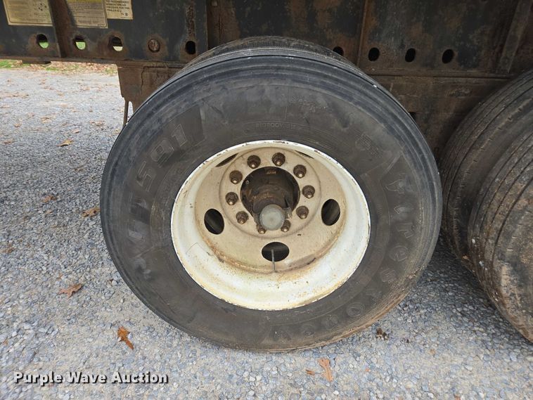 image for item DT4583 2003 Utility flatbed trailer