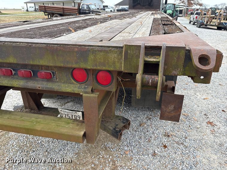 image for item DT4584 1990 Fruehauf PBA-F2S-45N flatbed trailer