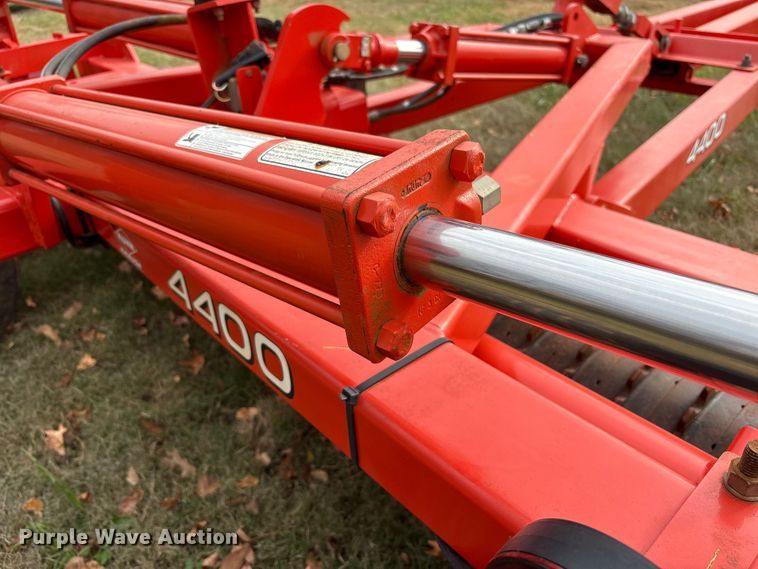 image for item DT4587 Kuhn 4400 cultipacker