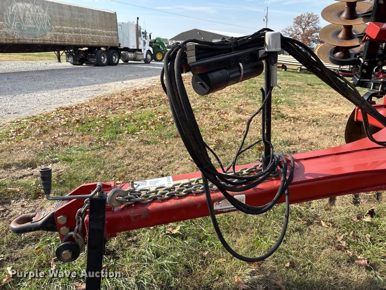 image for item DT4588 2015 Case IH 375 field cultivator
