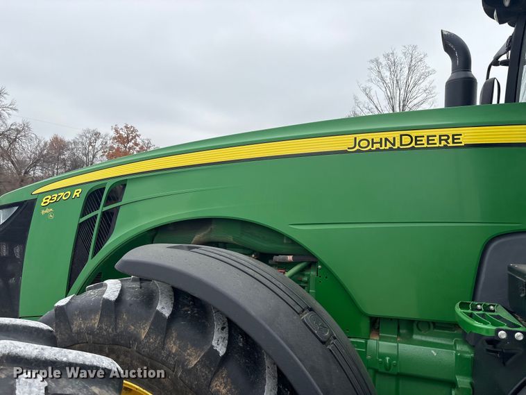 image for item DT4589 2017 John Deere 8370R MFWD tractor
