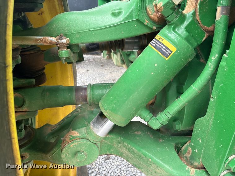 image for item DT4589 2017 John Deere 8370R MFWD tractor