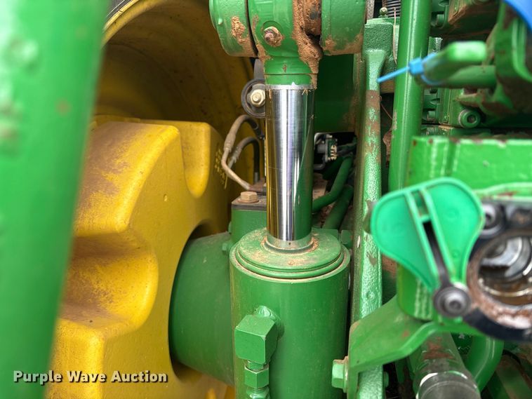 image for item DT4589 2017 John Deere 8370R MFWD tractor