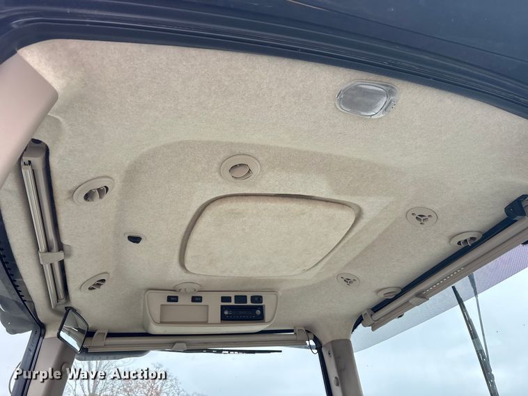 image for item DT4589 2017 John Deere 8370R MFWD tractor