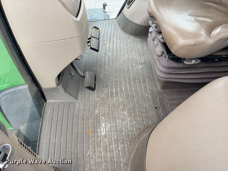 image for item DT4589 2017 John Deere 8370R MFWD tractor