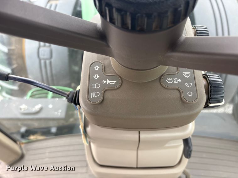 image for item DT4589 2017 John Deere 8370R MFWD tractor