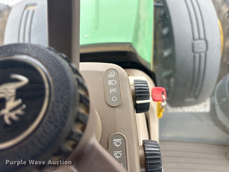 image for item DT4589 2017 John Deere 8370R MFWD tractor