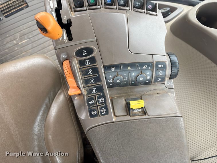 image for item DT4589 2017 John Deere 8370R MFWD tractor