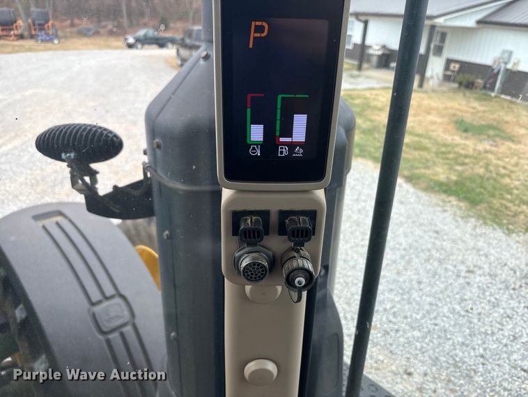 image for item DT4589 2017 John Deere 8370R MFWD tractor