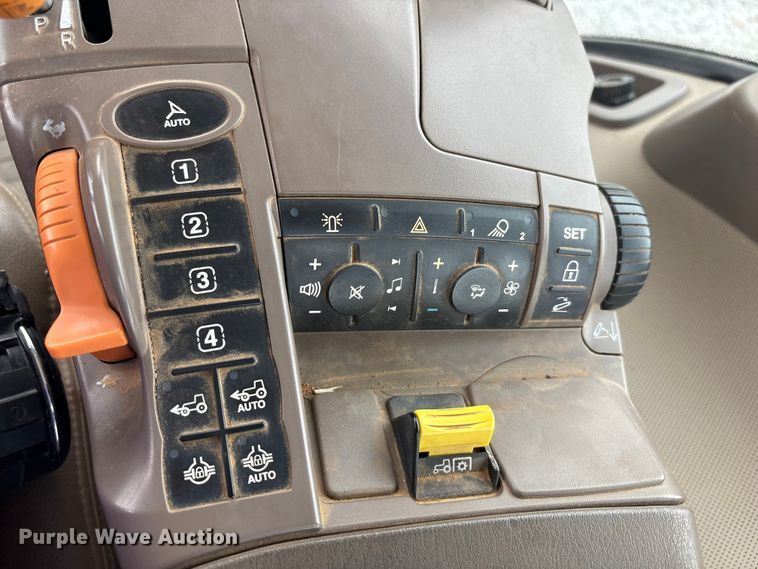 image for item DT4589 2017 John Deere 8370R MFWD tractor