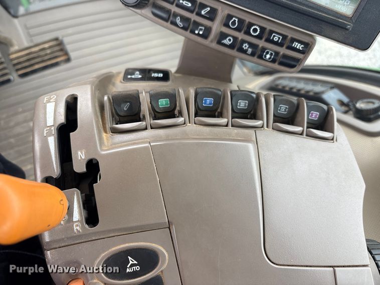 image for item DT4589 2017 John Deere 8370R MFWD tractor