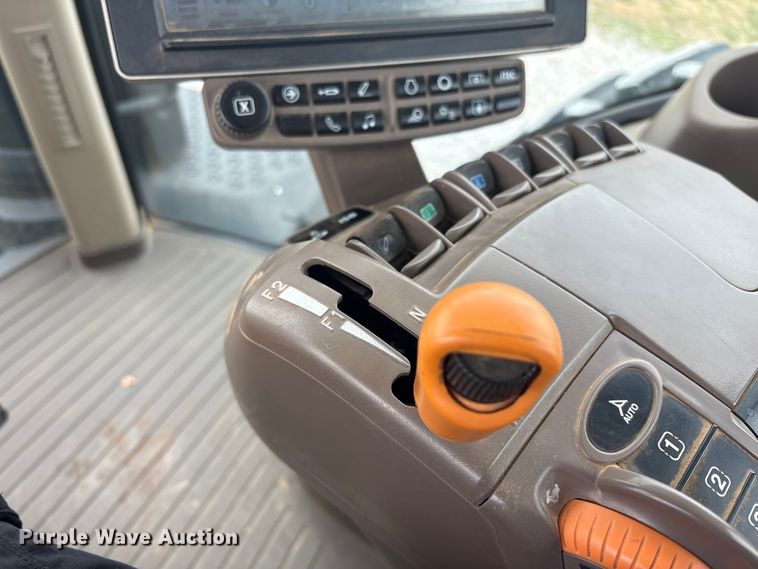 image for item DT4589 2017 John Deere 8370R MFWD tractor