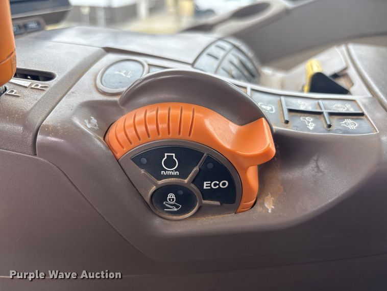 image for item DT4589 2017 John Deere 8370R MFWD tractor