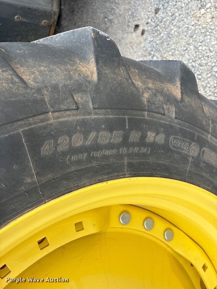 image for item DT4589 2017 John Deere 8370R MFWD tractor