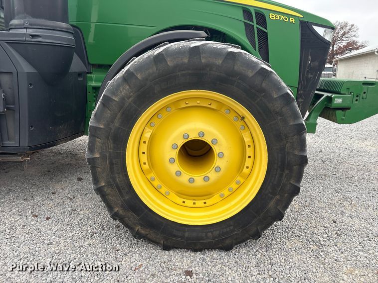 image for item DT4589 2017 John Deere 8370R MFWD tractor