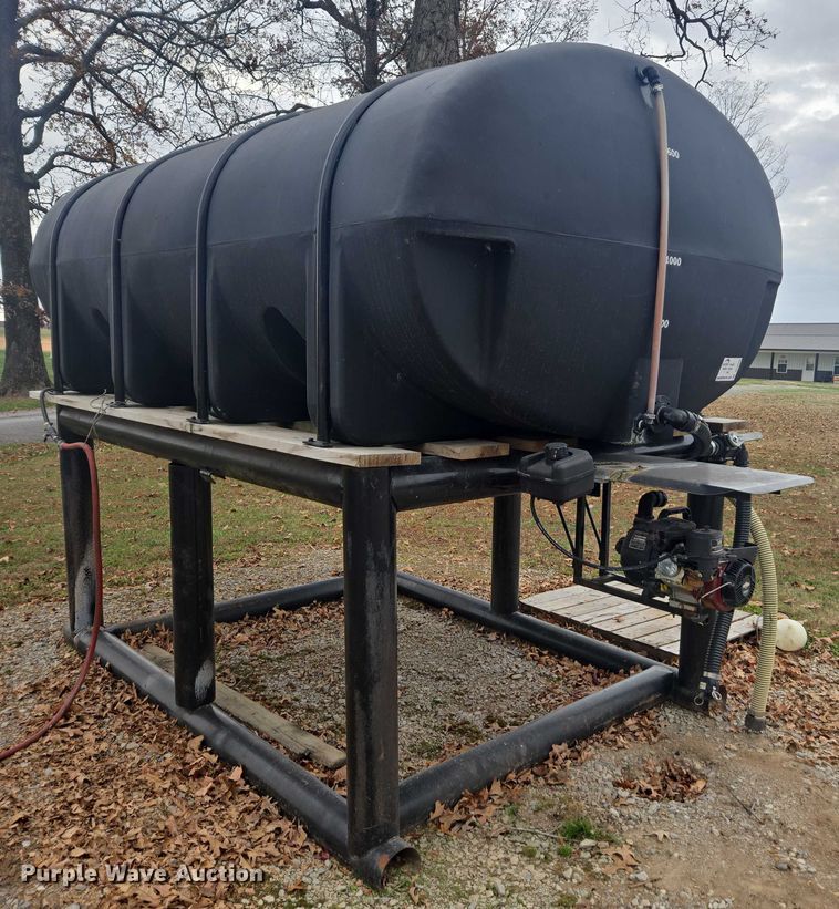 image for item DT4593 2000 Gallon tank Poly tank