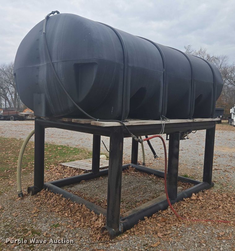 image for item DT4593 2000 Gallon tank Poly tank