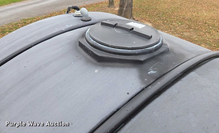 image for item DT4593 2000 Gallon tank Poly tank