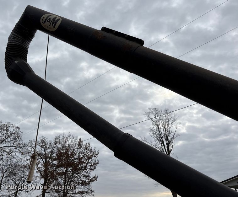 image for item DT4594 Ficklin 231 gravity wagon