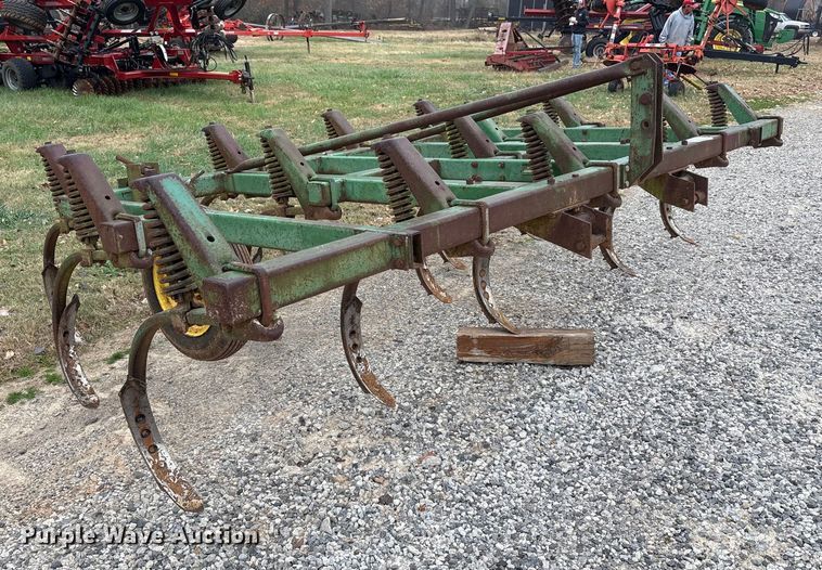 image for item DT4619 John Deere 310 chisel