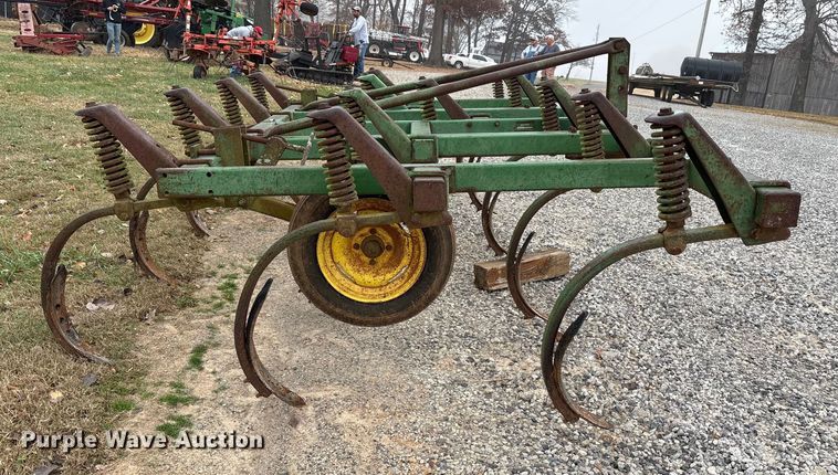 image for item DT4619 John Deere 310 chisel