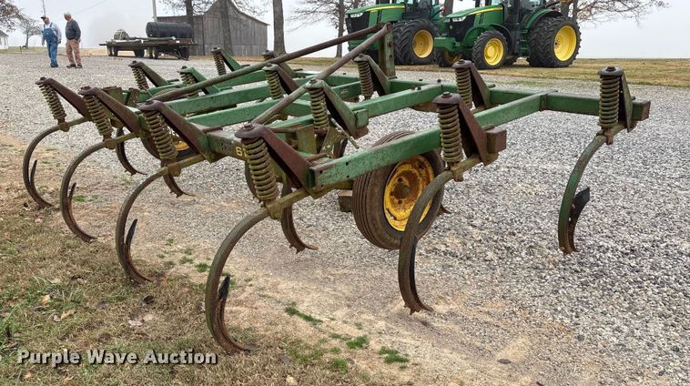 image for item DT4619 John Deere 310 chisel