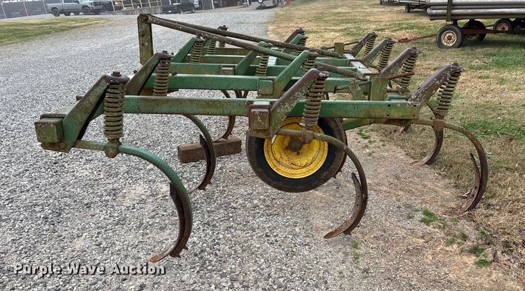 image for item DT4619 John Deere 310 chisel