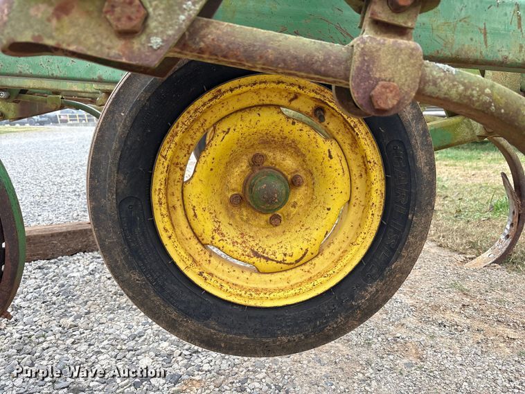 image for item DT4619 John Deere 310 chisel