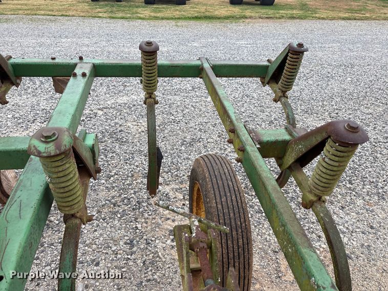 image for item DT4619 John Deere 310 chisel