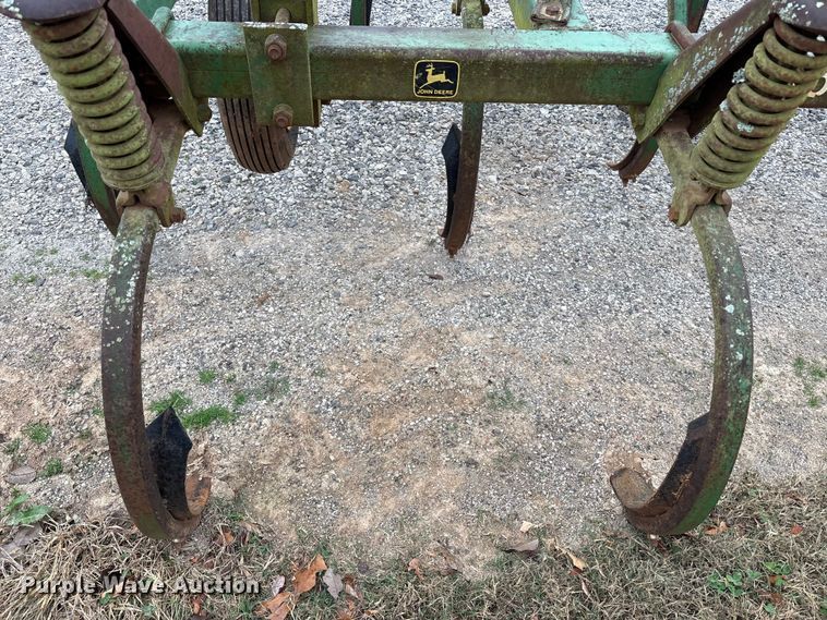 image for item DT4619 John Deere 310 chisel