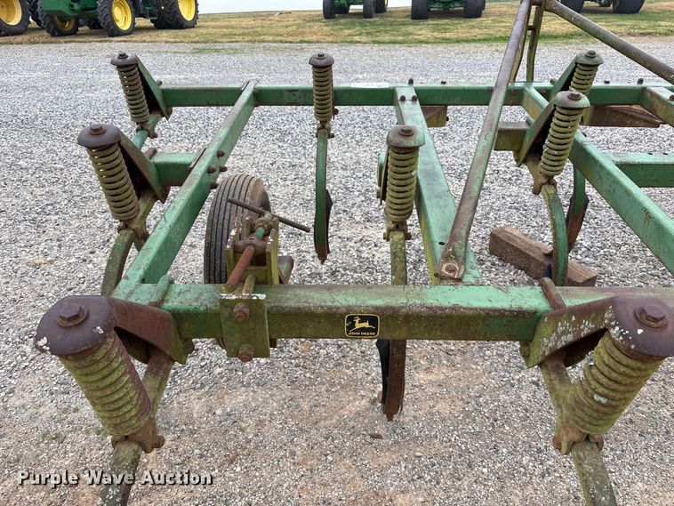 image for item DT4619 John Deere 310 chisel