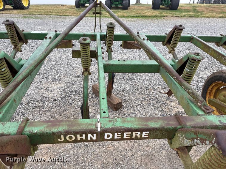 image for item DT4619 John Deere 310 chisel