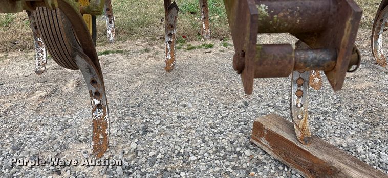 image for item DT4619 John Deere 310 chisel