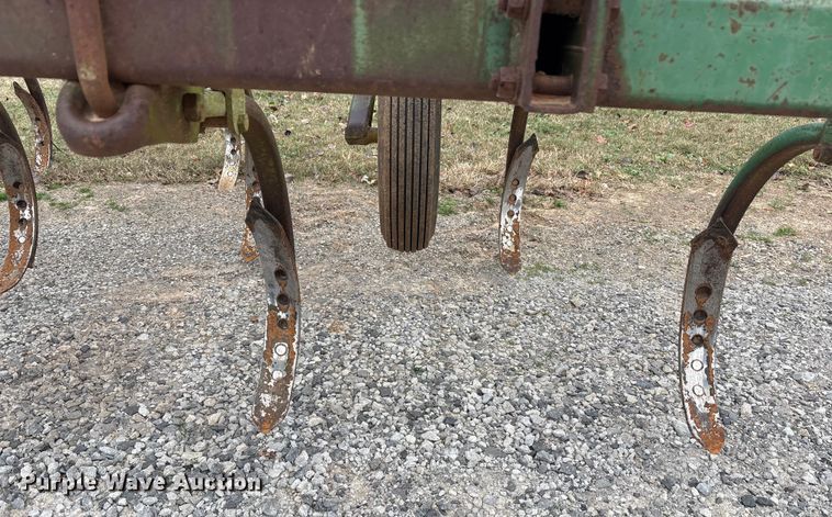 image for item DT4619 John Deere 310 chisel