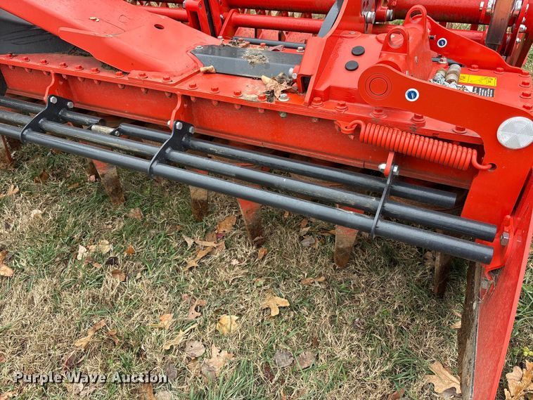 image for item DT4625 Kuhn HR4530 power harrow