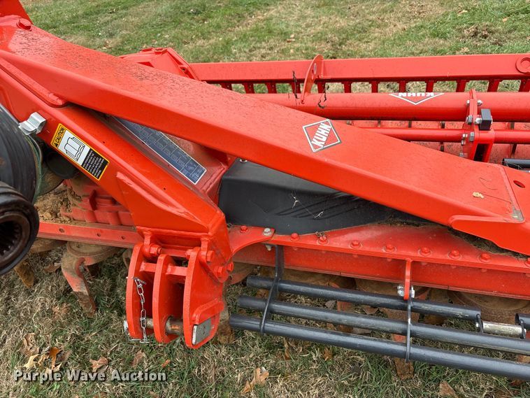 image for item DT4625 Kuhn HR4530 power harrow