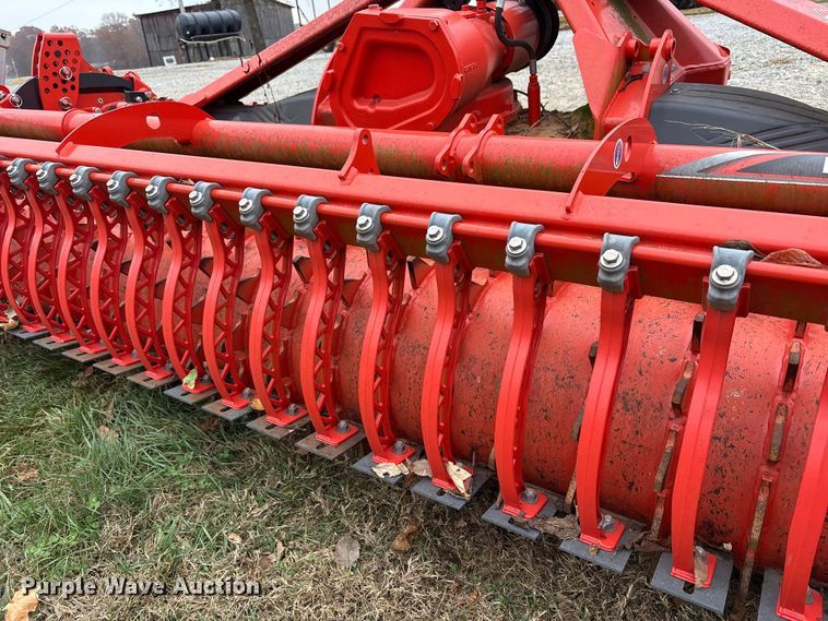image for item DT4625 Kuhn HR4530 power harrow