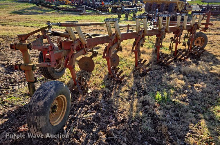 image for item DT4638 Case IH 720 six bottom plow